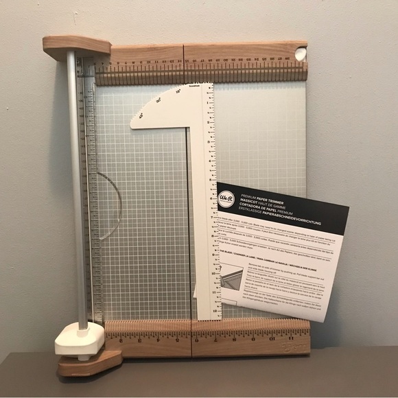 We R Memory Keepers Premium Paper Trimmer. - Picture 1 of 2